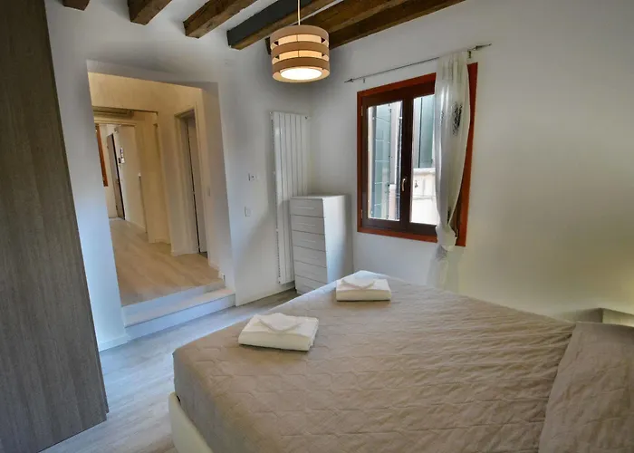 Cera Ca' De La Mandola Daire